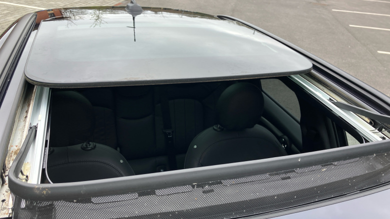 MINI Hatchback 1.5 Cooper Exclusive 5dr Auto [Comfort/Nav Pack] Petrol Hatchback